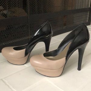 Jessica Simpson Black and Tan heels